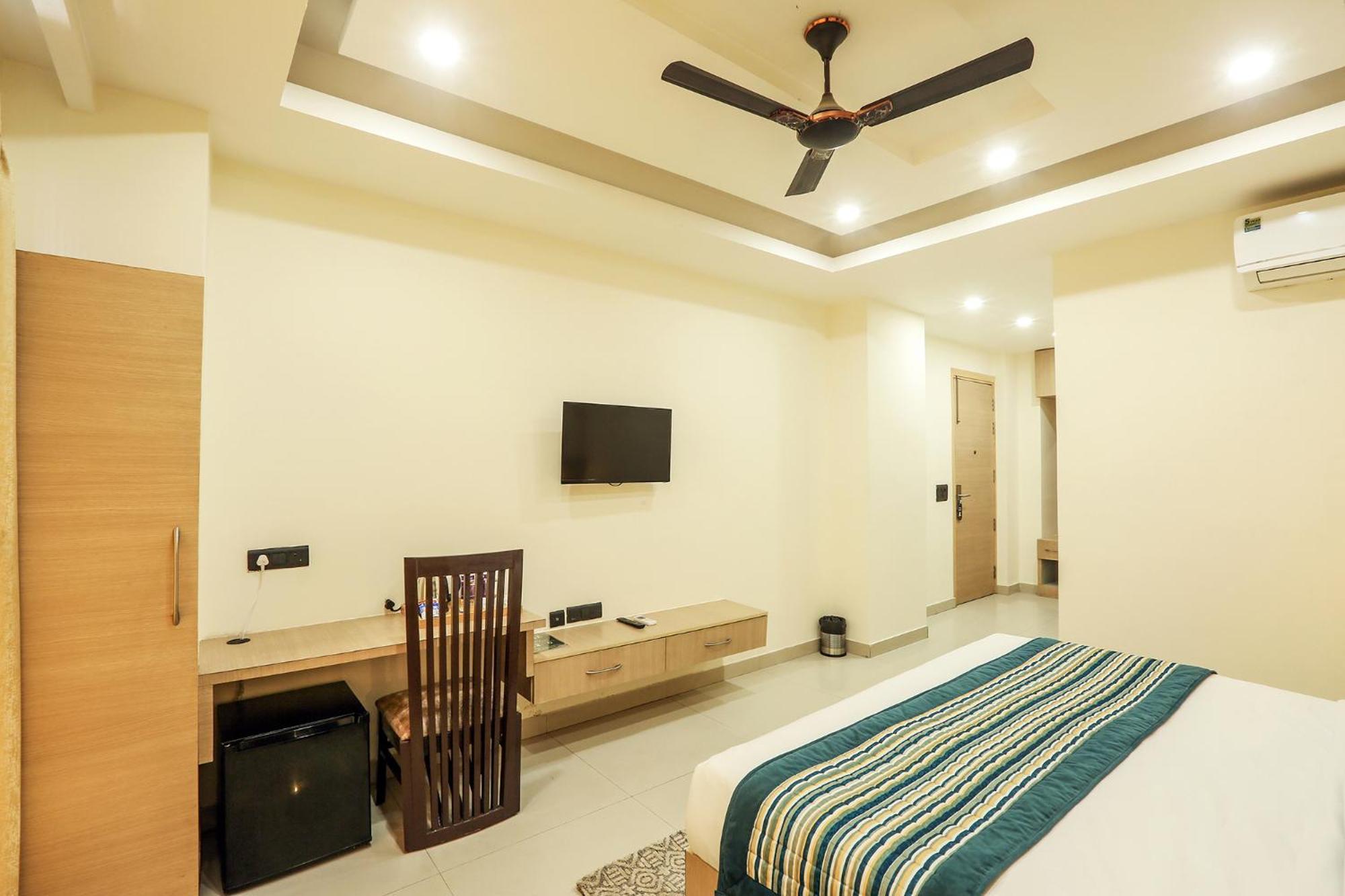Hotel Green Lotus Luxe Gurgaon Exterior photo